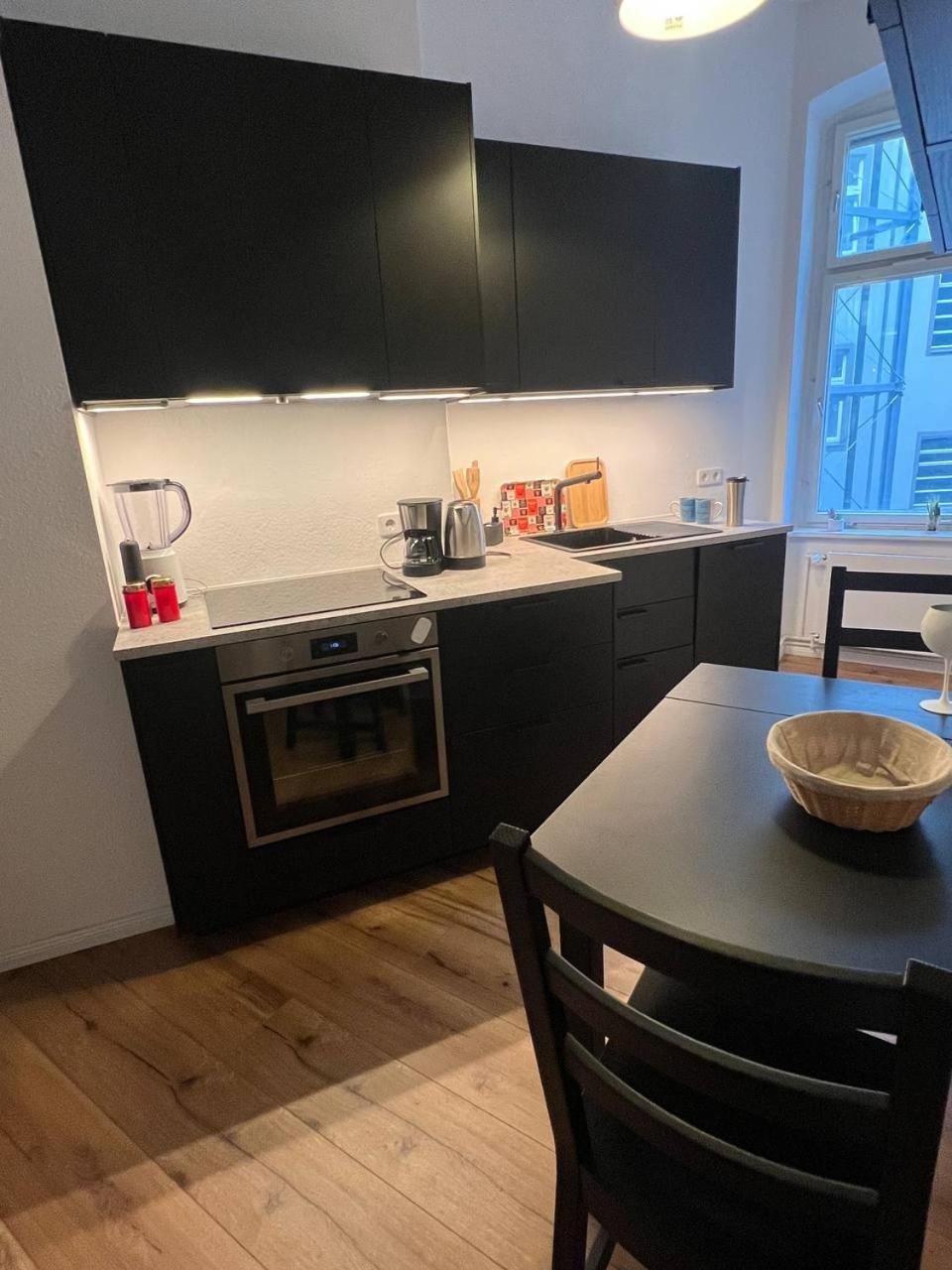 Stylish 2-Room Apartment With Balcony Next To East Side Gallery Berlin Extérieur photo